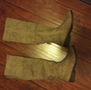 Women's boots 8.5